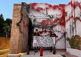 Activistas climáticos vandalizan la casa de Messi en Ibiza
