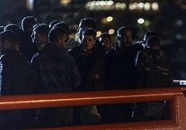 Rescatan una patera con 75 personas en aguas próximas a Gran Canaria