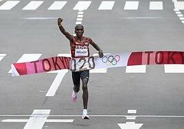 Kipchoge quiere ganar a la historia
