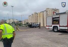 Arde una furgoneta en un solar por la zona de La Feria
