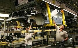 Los españoles ganan menos dinero que hace una década