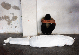 Israel causa una masacre al atacar una escuela que acogía a decenas de desplazados en Gaza