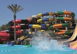 Le salvan la vida tras sufrir una parada cardiorrespiratoria en un parque acuático de La Oliva