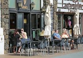 El gasto del turista nacional en sus vacaciones en Canarias pasa en diez años de la cabeza a la cola