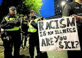 Una joven británica de 13 años admite su implicación en los disturbios racistas