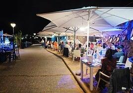 Todo el mundo quiere estar en el Chiringuito Tropical de Lanzarote