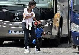 La mayoría de edad de 1.670 migrantes da un respiro, pero preocupa el repunte