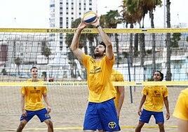 La plantilla del Granca culmina la jornada tradicional en Las Alcaravaneras