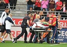 Un jugador del Lille, trasladado al hospital tras recibir un fuerte golpe en la cabeza