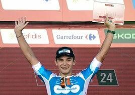 Bittner se adelanta a Van Aert por centímetros