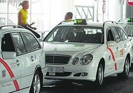 El sector del taxi de Ingenio incorpora un número de Whatsapp