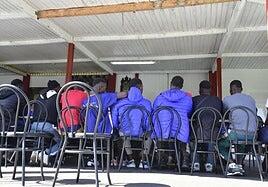 «Un chico más y hay que tirar colchones al suelo de la cocina. Eso no es vida»