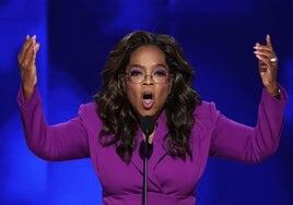 La reina de la televisión Oprah Winfrey y un bromista Bill Clinton avalan a un emocionado Tim Walz