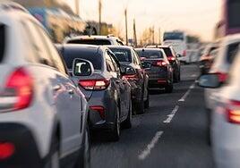 Cambiarse de ropa o dar portazos, sanciones en el coche en países extranjeros que nunca te imaginarías