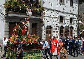 Tunte despide las fiestas con misa, procesión y sancocho canario