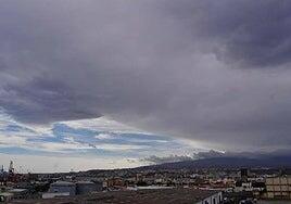 Las nubes y el viento se hacen un hueco en Canarias este domingo