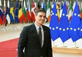 Sánchez se aferra a su carisma internacional ante los reveses judiciales y parlamentarios