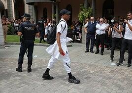 Mbappé, aclamado en la llegada del Madrid a Gran Canaria