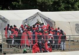 Un último cayuco en La Gomera eleva a más de 1.800 los migrantes llegados esta semana