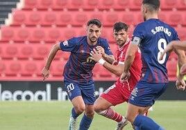 El Cartagena remonta en campo del Eldense y logra su primera victoria