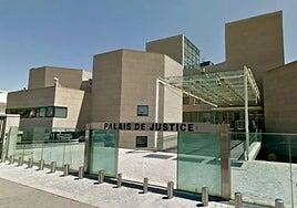 Francia juzga a 51 hombres por violar a una mujer drogada en encuentros que organizaba el marido