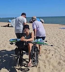 Carolina Marín reaparece tras su lesión en los JJ.OO: «Estás cojita, pero quieres ir a la playa»