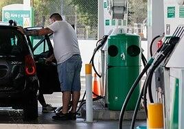 El precio de los combustibles vuelve a caer y marca nuevos mínimos anuales