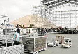 Escenario listo para las fiestas de Dolores