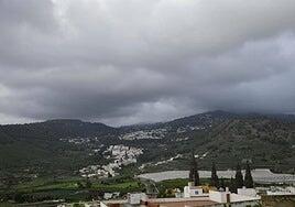 El norte de Canarias cubre de gris sus montañas