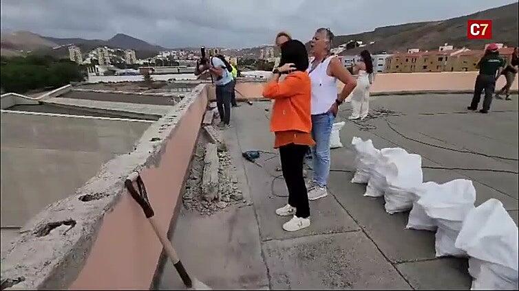 La alcaldesa Darias supervisa obras de mejora en el CEIP Europa-Néstor Álamo