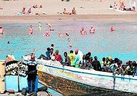 Canarias recibe en agosto más menores que los derivados en cuatro años