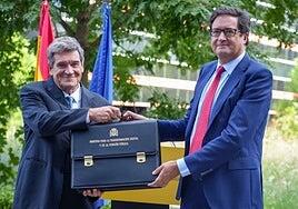 Óscar López se estrena como ministro «con ganas de hablar» y voluntad de seguir la hoja de ruta de Escrivá