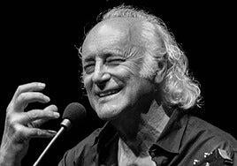 Amancio Prada: «Una canción es un consuelo porque pone el dedo en la llaga para cauterizar»