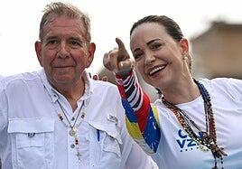 El líder opositor venezolano Edmundo González llega a España con su mujer asilado por el Gobierno de Sánchez
