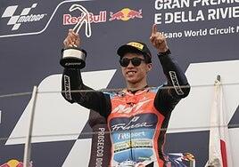 Ogura gana en Moto2 y arrebata el liderato a Sergio García