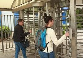 La complejidad política y la firme oposición de los empresarios dificultan la reducción de la jornada