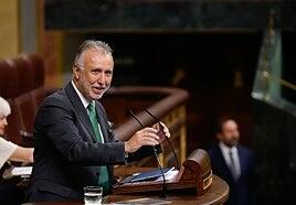 Madrid recela del pacto migratorio de PP y CC y acusa a Clavijo de «blanquear» a Feijóo