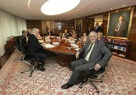 El TC admite el primer recurso contra la amnistía y apoya la abstención de Campo