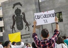 Los médicos denuncian la parálisis del proceso de estabilización de la sanidad canaria