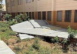El IES Ingenio suspende las clases por el derrumbe parcial de un techo