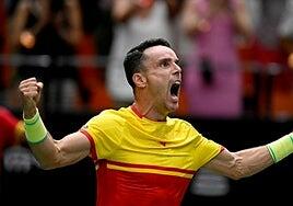 Bautista resucita con épica para ganar el primer punto del billete a cuartos de la Davis