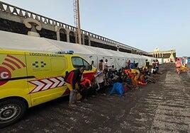 Llega a El Hierro un cayuco con 57 personas, entre ellas tres menores