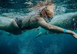 Eduard Mannanov y Elena Sarmiento se coronan como campeones imbatibles de la Maspalomas Open Water Gran Canaria