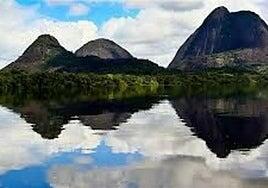 Un viaje turístico en lancha para conocer Colombia
