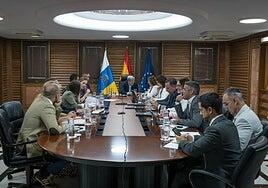 Clavijo tratará de rebajar este martes la tensión con Madrid y se reunirá con 4 ministros tras la Interministerial