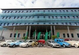 Los vehículos históricos toman la DGT para celebrar la nueva norma que los protege