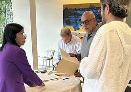 Gobierno y PP van al choque total por el acoso de Maduro a González en la Embajada