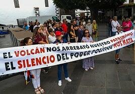 Concentración de afectados del volcán en Los Llanos de Aridane