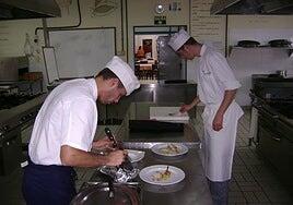 Educación hará «cirugía» en la FP Dual con cambios horarios en varios centros