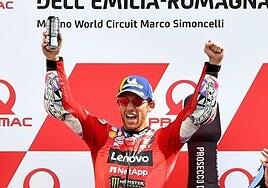 Enea Bastianini no hace prisioneros en un polémico final con Jorge Martín